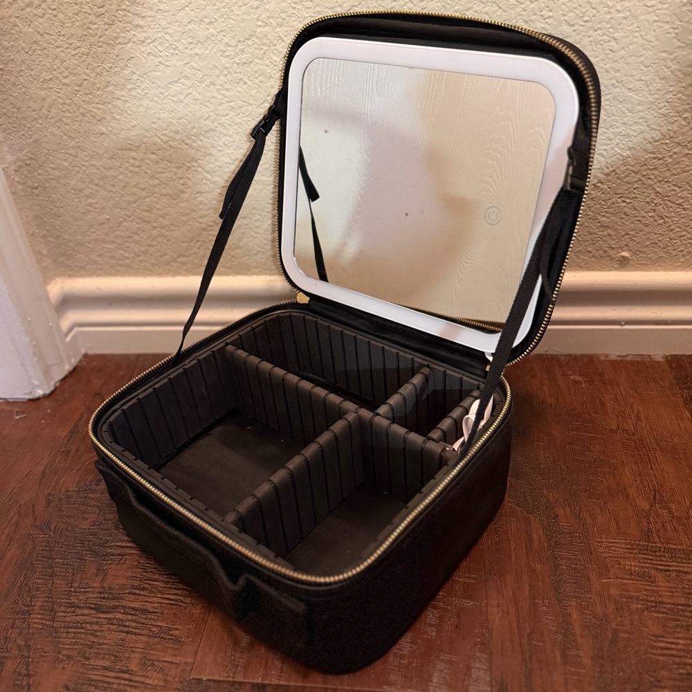 Black Viral Cosmetic/Travel Case